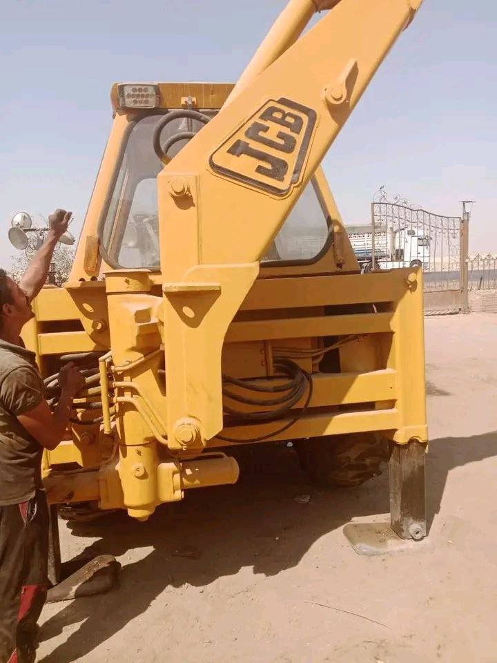 JCB Excavator for Sale in Homs, JCB Excavator Model 1998 Located in Homs, Heavy Equipment Market in Syria