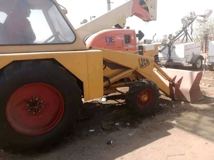JCB Excavator for Sale in Homs, JCB Excavator Model 1998 Located in Homs, Heavy Equipment Market in Syria