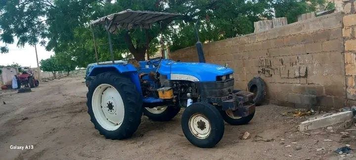 للبيع جرار نيو هولاند في حلب، تراكتور New Holland TT5 موديل 2007، تواجد حلب، أفضل العروض على المعدات الزراعية الثقيلة