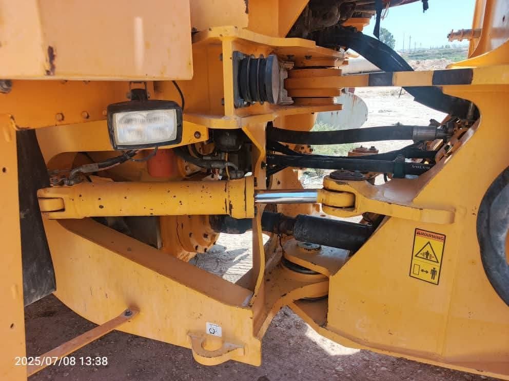 Volvo Loader for Sale in Damascus, Volvo 180F Loader Model 2009 Located in Damascus, Heavy Equipment Market in Syria