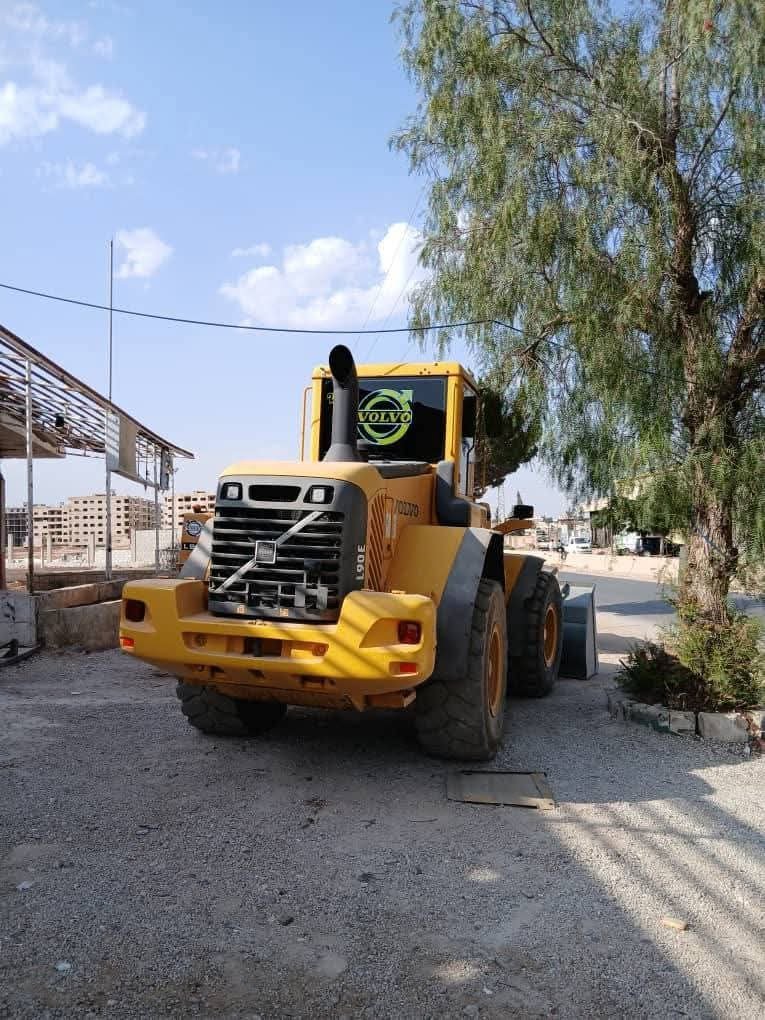للبيع تركس فولفو في دمشق, لودر VOLVO L90 E كهرباء فحص كامل موديل 2003 بمواصفات 2006 وارد ألمانيا بحالة ممتازة تواجد دمشق, سوق المعدات الثقيلة في سوريا