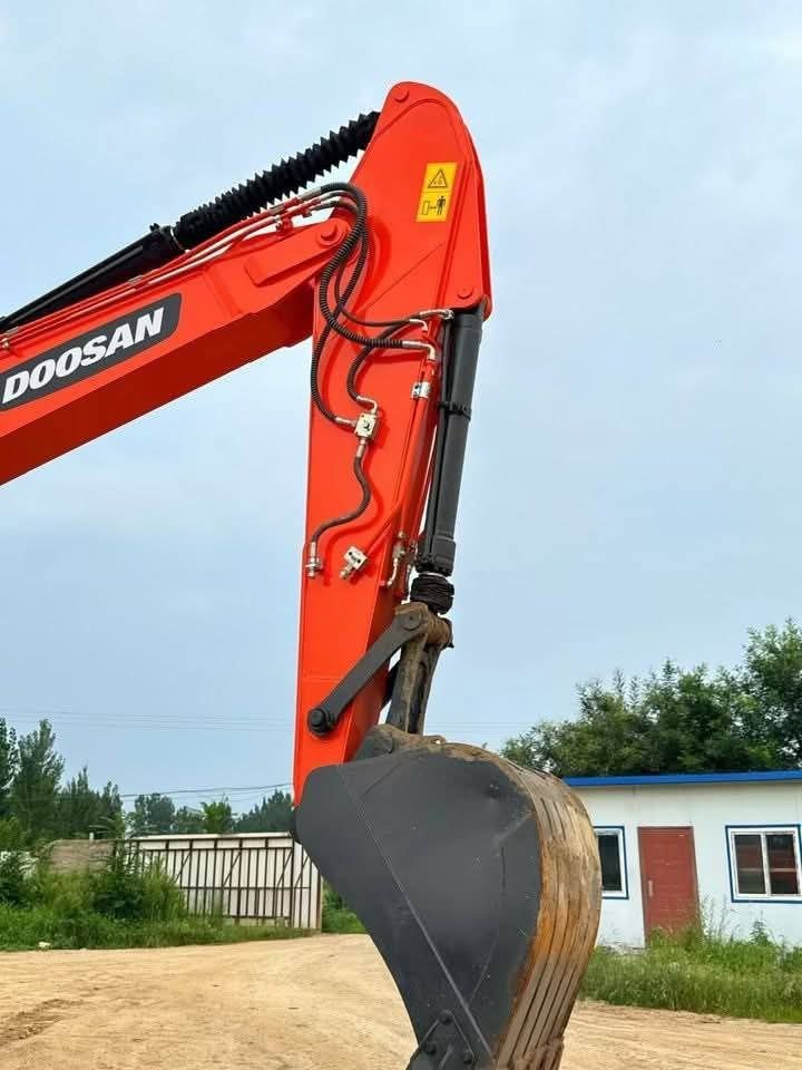 Doosan Excavator for Sale in Damascus, Doosan 225 Model 2024, Located in Damascus, Heavy Equipment Market in Syria
