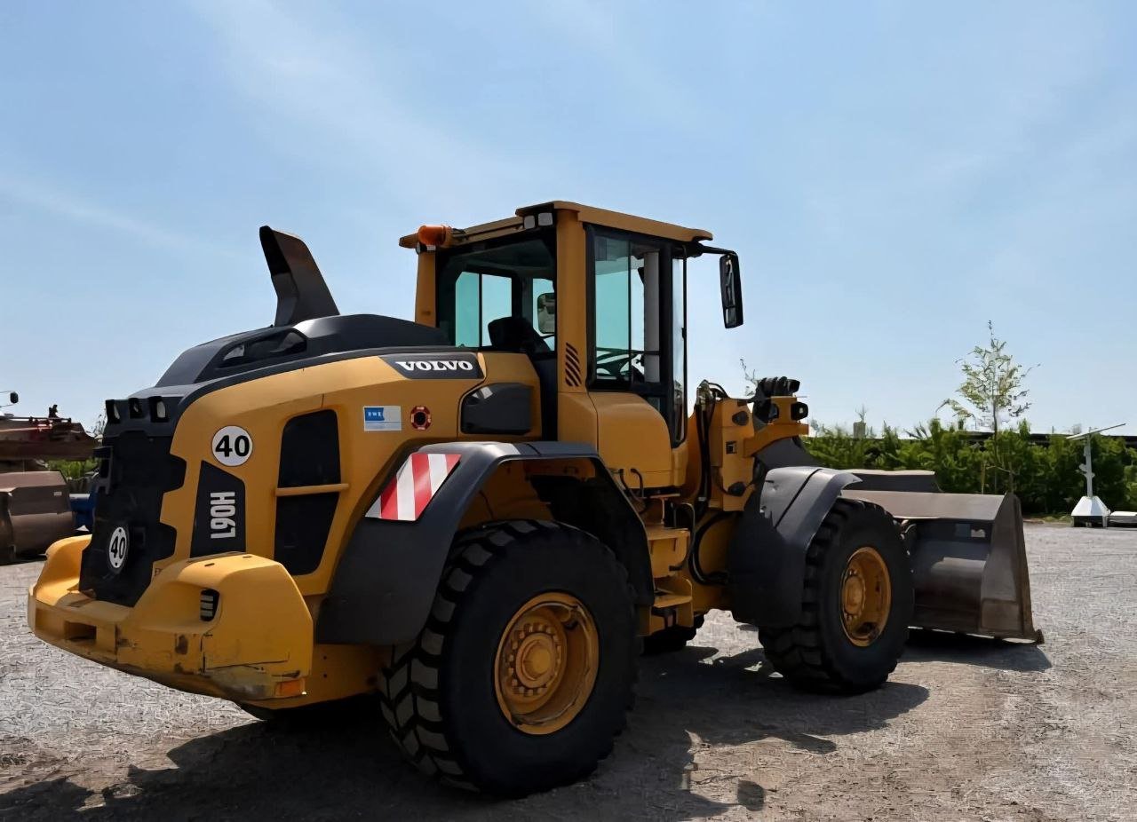Volvo Loader for Sale in Damascus, VOLVO L90, Located in Damascus, Heavy Equipment Market in Syria