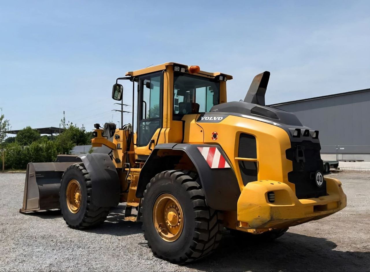 Volvo Loader for Sale in Damascus, VOLVO L90, Located in Damascus, Heavy Equipment Market in Syria