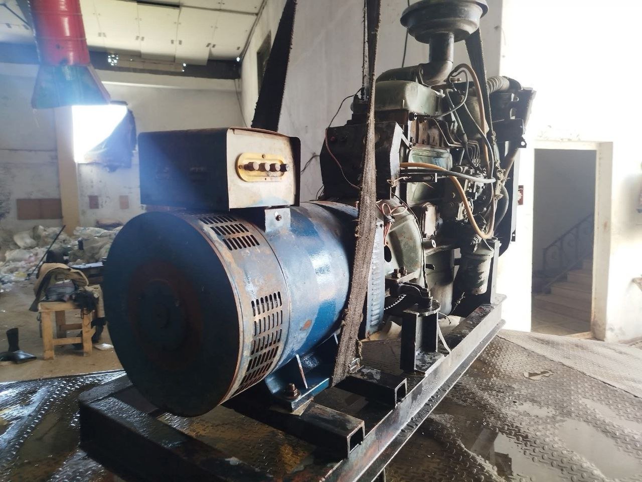 للبيع مولد مرسيدس في اللاذقية، مولد مرسيدس 24 موديل 2004، تواجد اللاذقية، أفضل العروض على المولدات والمعدات الثقيلة