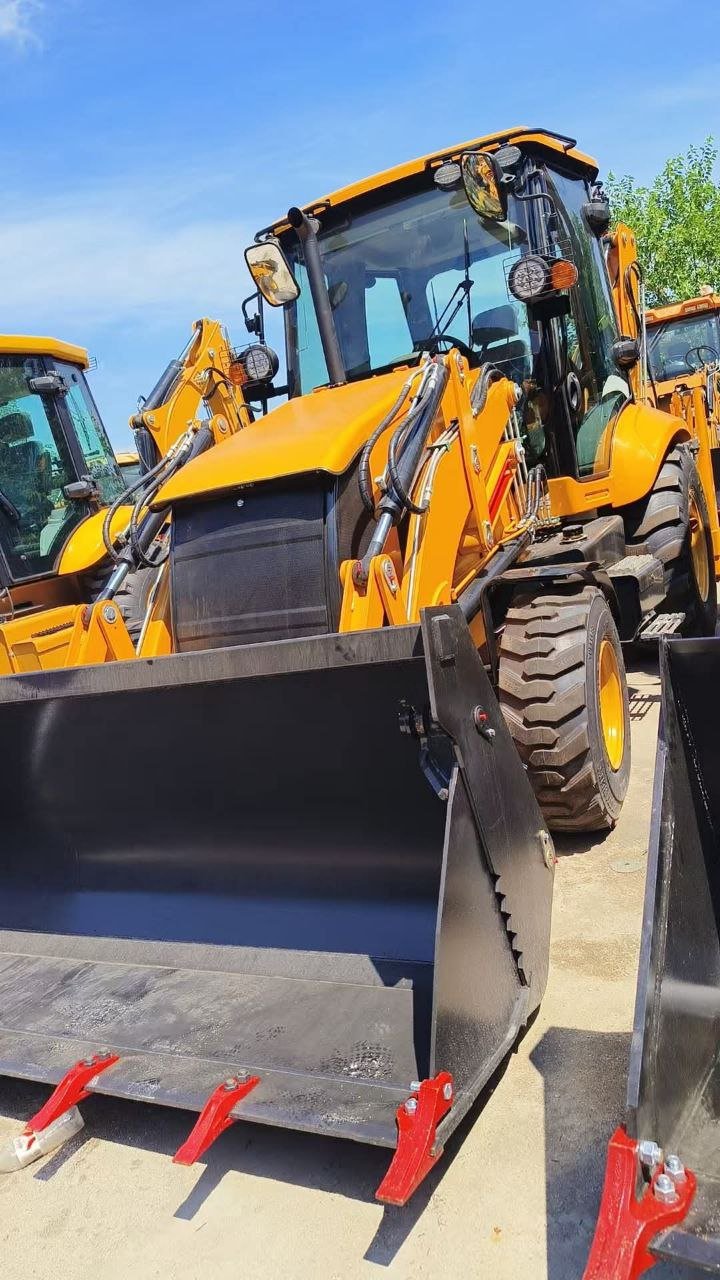 JCB Loader for Sale in Idlib, JCB 120 Loader Model 2011, Located in Idlib, Heavy Equipment Market in Syria