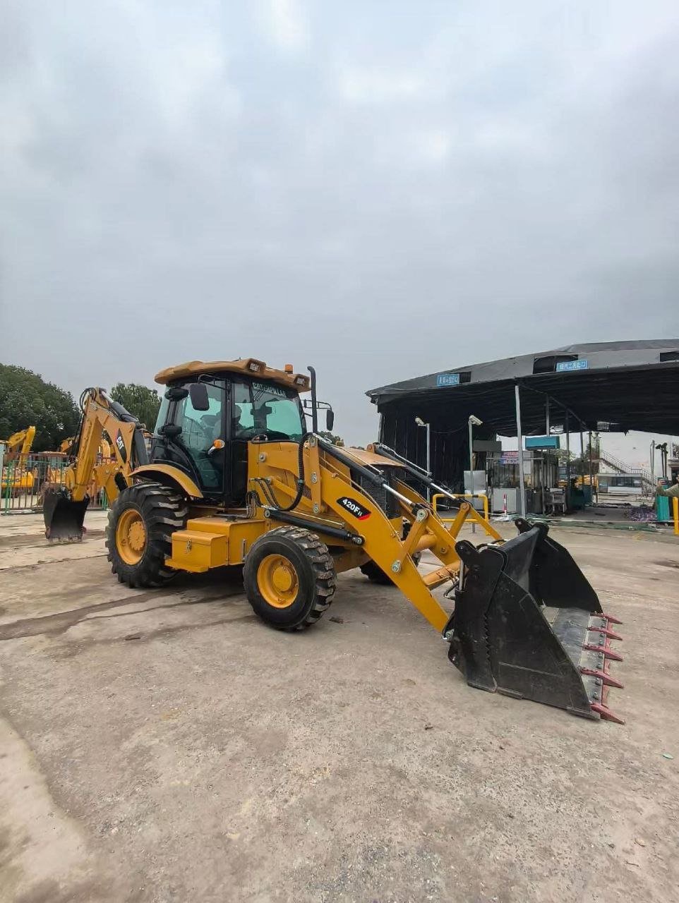 Caterpillar Loader for Sale in Idlib, Caterpillar 120 Dual Loader Model 2009, Located in Idlib, Heavy Equipment Market in Syria