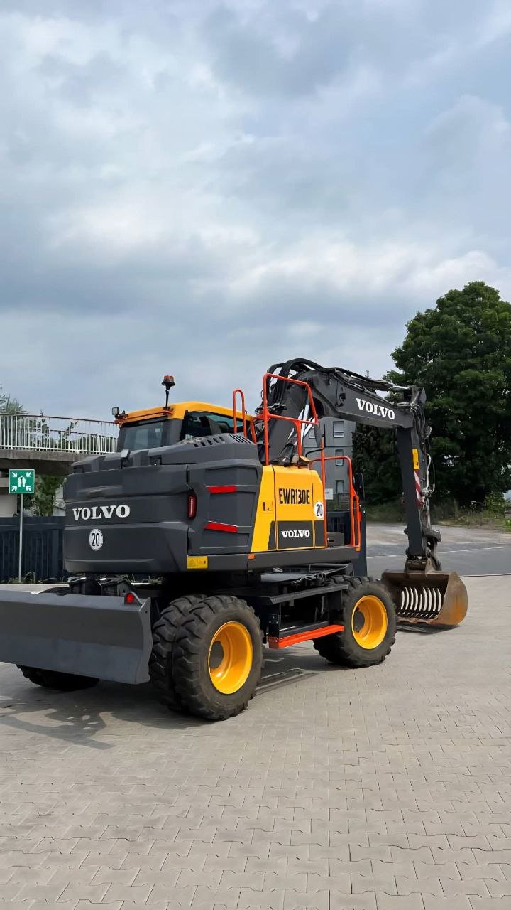 Volvo Excavator for Sale in Idlib, 2022 Volvo EWR130E in Excellent Condition, Located in Idlib, Best Deals on Excavators and Heavy Equipment