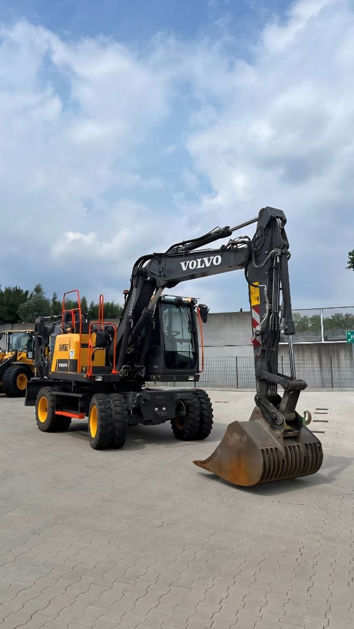 Volvo Excavator for Sale in Idlib, 2022 Volvo EWR130E in Excellent Condition, Located in Idlib, Best Deals on Excavators and Heavy Equipment