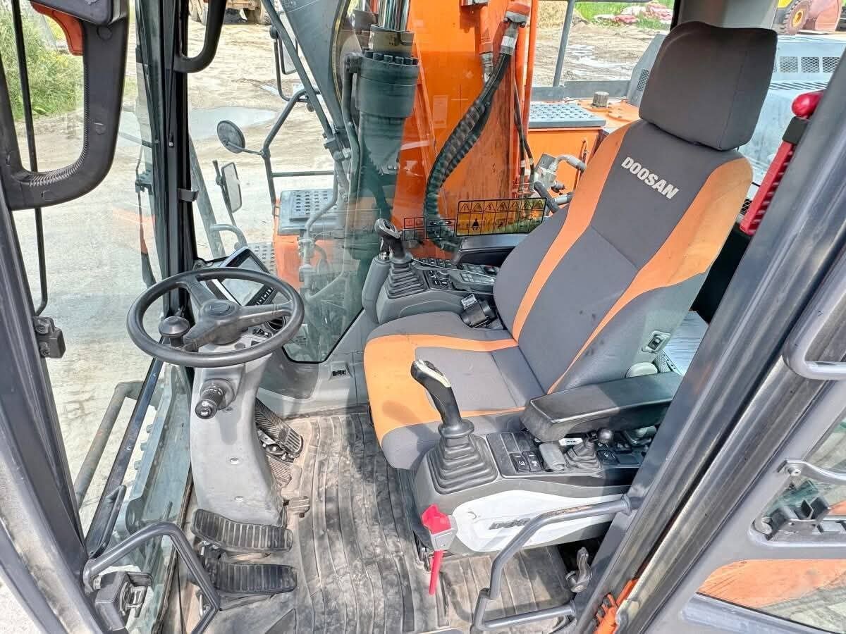 Doosan Excavator for Sale in Damascus, 2016 Doosan DX190W-5 in Excellent Condition, Located in Damascus, Special Deals on Excavators and Heavy Equipment