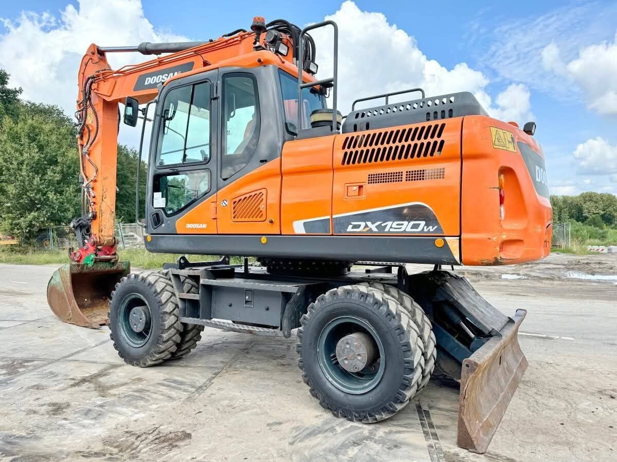 Doosan Excavator for Sale in Damascus, 2016 Doosan DX190W-5 in Excellent Condition, Located in Damascus, Special Deals on Excavators and Heavy Equipment