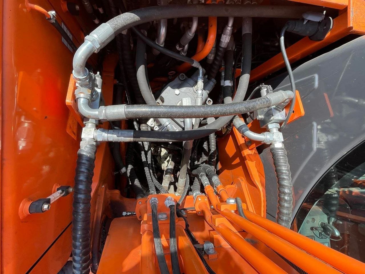 Doosan Excavator for Sale in Homs, 2015 Doosan DX190W Wheeled Excavator in Excellent Condition, Located in Homs, Best Deals on Excavators and Heavy Equipment