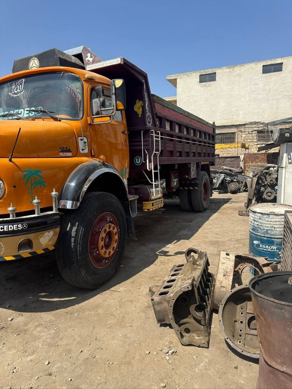 Mercedes Dump Truck for Sale in Damascus, Mercedes Tipper Model 460 1972 Located in Damascus, Heavy Equipment Market in Syria