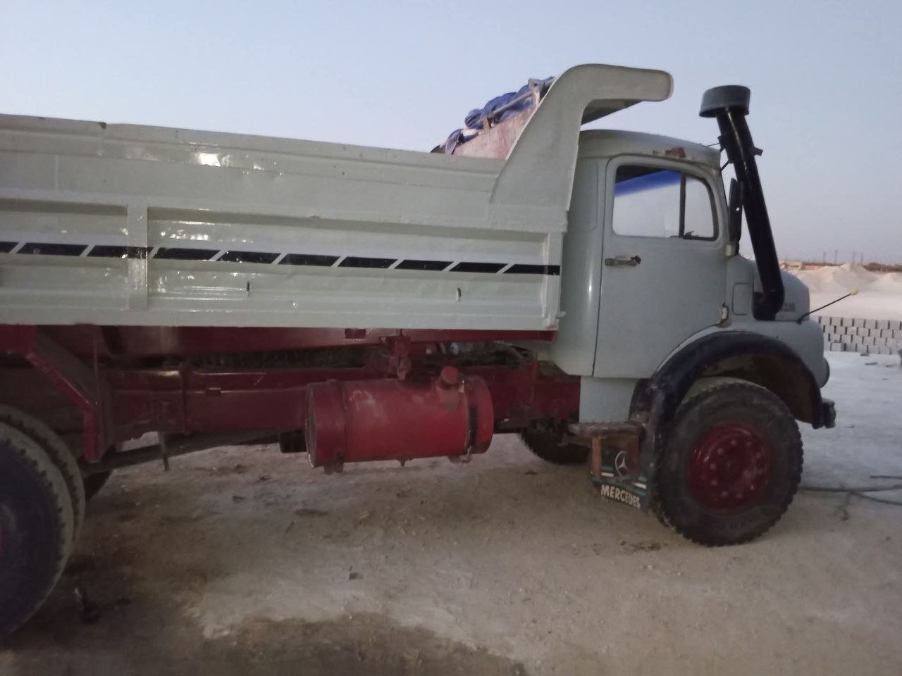 Mercedes Tipper Truck for Sale in Homs, 1997 Mercedes 420 Tipper in Excellent Condition, Located in Homs, Best Deals on Trucks and Heavy Equipment