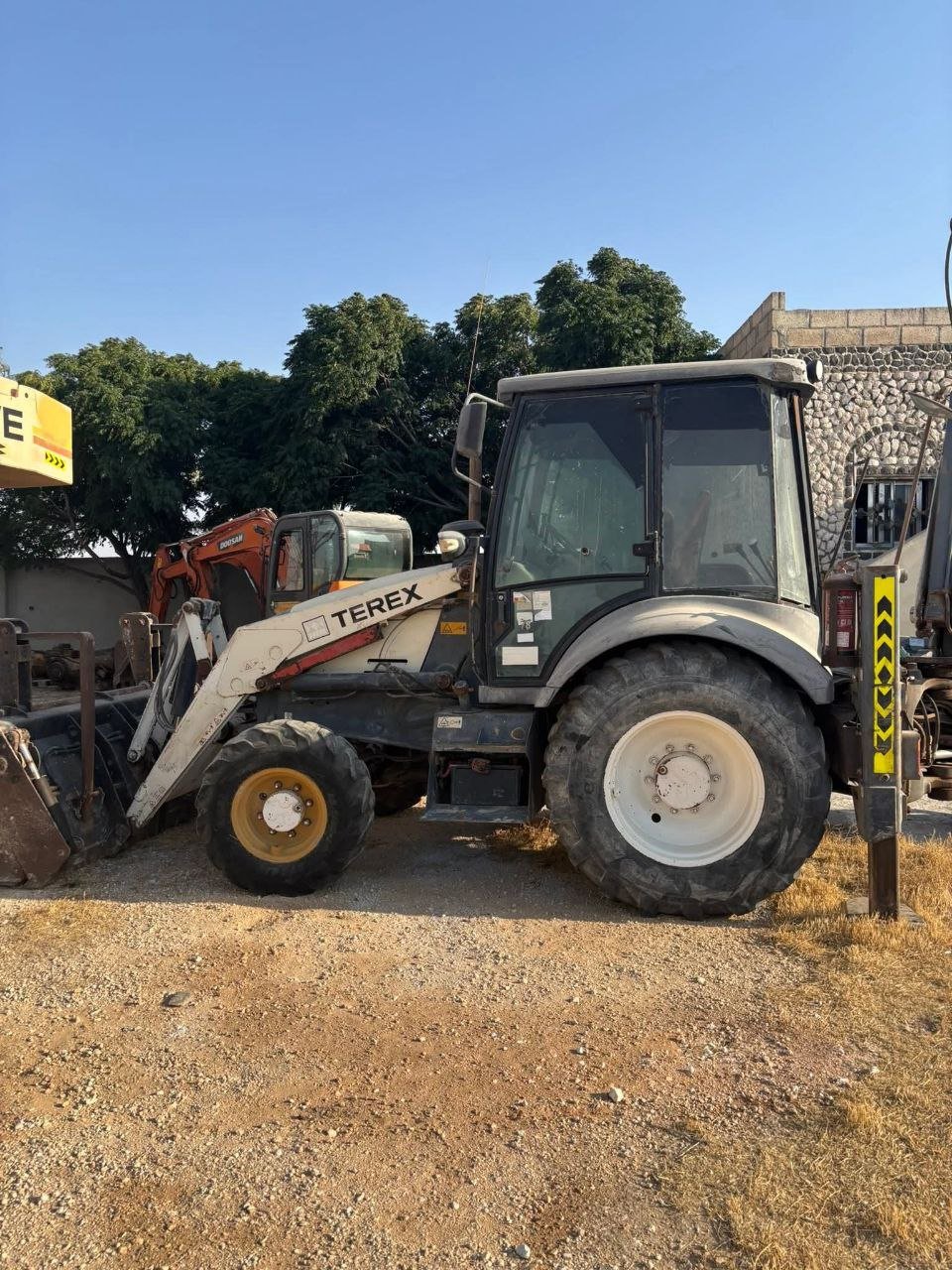 Terex Loader for Sale in Syria, English Terex Backhoe TEREX 820 Model 2008 Available 4 Units Located in Idlib, Heavy Equipment Market in Syria