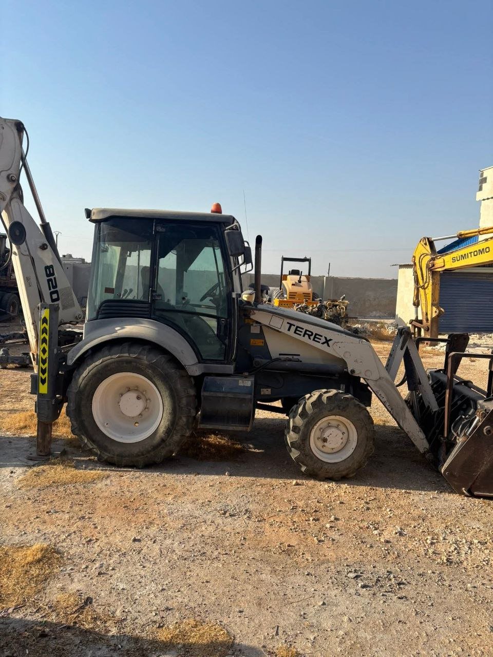 Terex Loader for Sale in Syria, English Terex Backhoe TEREX 820 Model 2008 Available 4 Units Located in Idlib, Heavy Equipment Market in Syria
