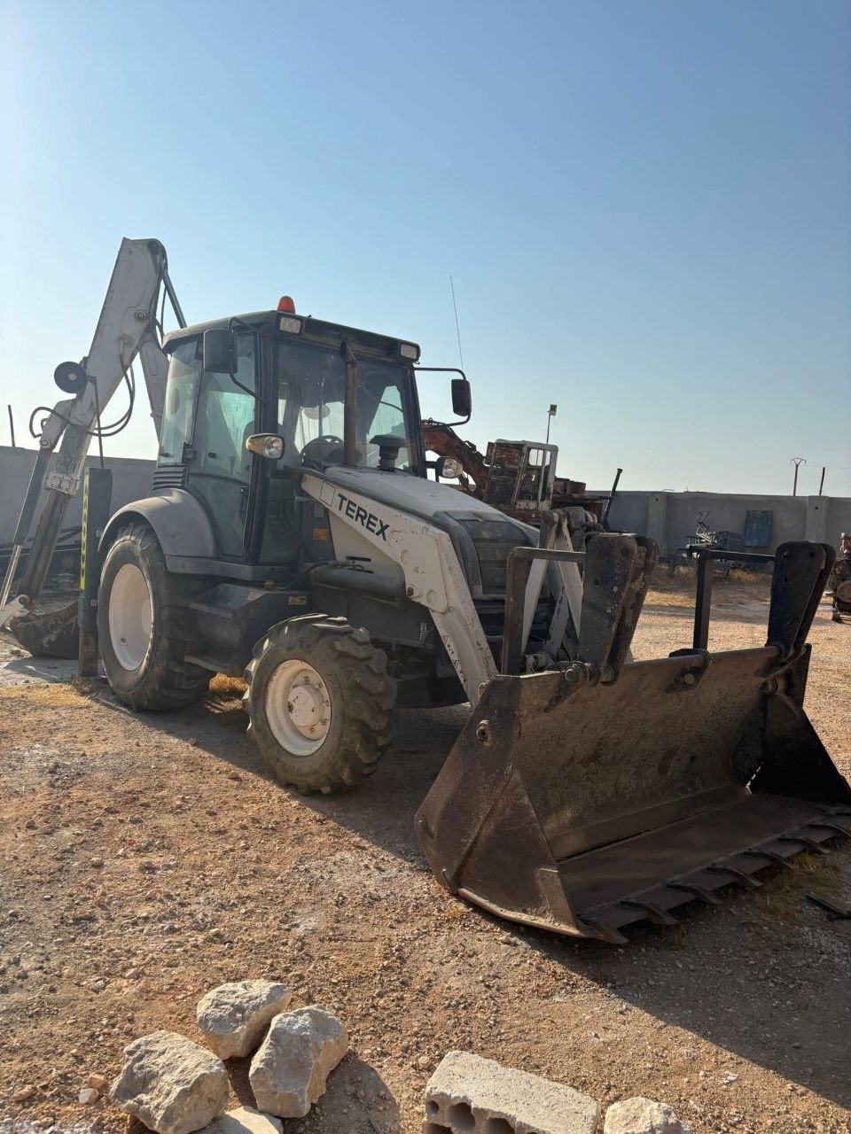 Terex Loader for Sale in Syria, English Terex Backhoe TEREX 820 Model 2008 Available 4 Units Located in Idlib, Heavy Equipment Market in Syria