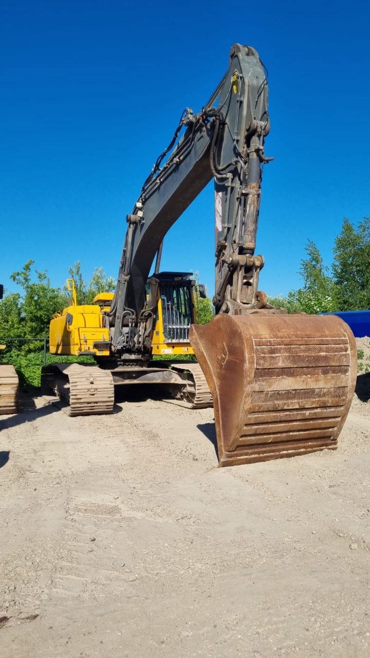 Volvo Excavator for Sale in Syria, Volvo Excavator 360 Model 2008 Located in Damascus, Heavy Equipment Market in Syria