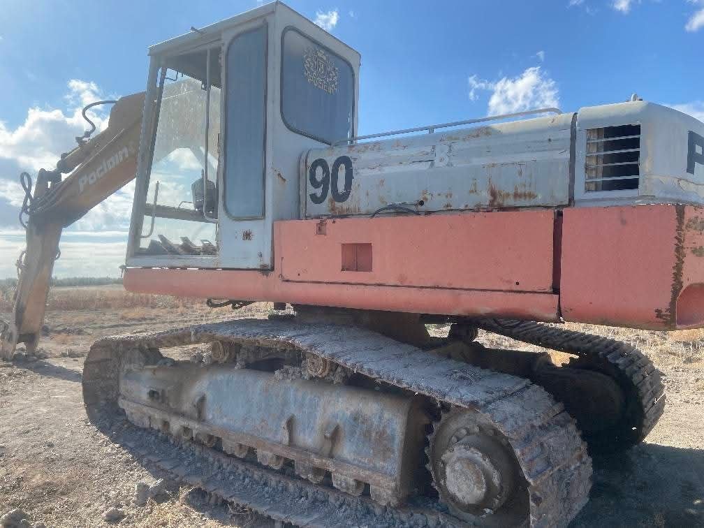 Poclain Excavator for Sale in Syria, Poclain 90 Model 1999 Located in Damascus, Heavy Equipment Market in Syria