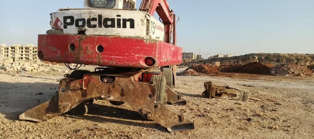 Poclain Excavator for Sale in Syria, 1999 Poclain Excavator in Good Condition, Located in Aleppo, Best Heavy Equipment Deals