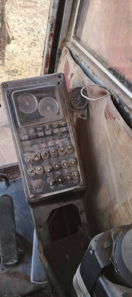 Poclain Excavator for Sale in Syria, 1999 Poclain Excavator in Good Condition, Located in Aleppo, Best Heavy Equipment Deals