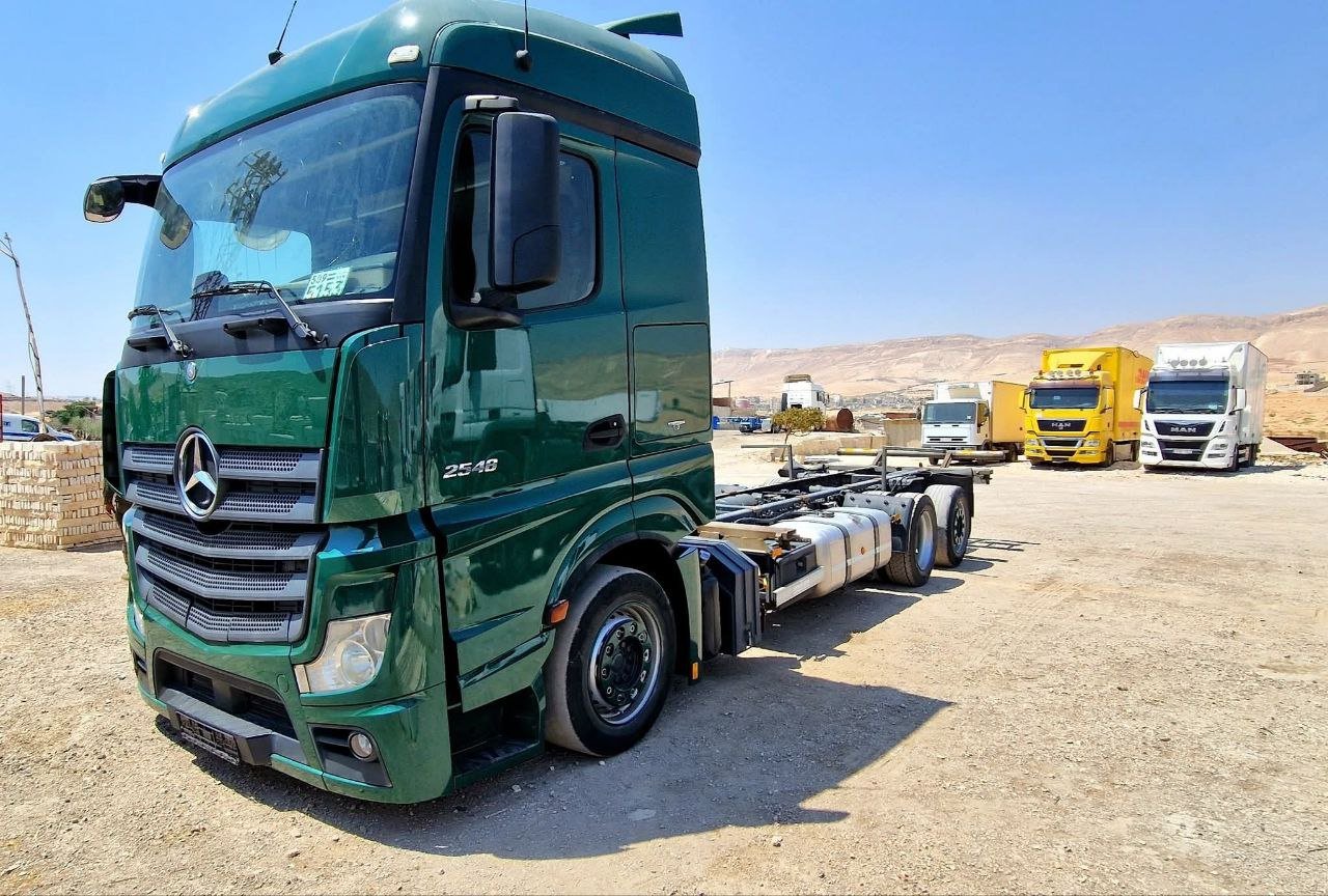 راس شاحنة مرسيدس للبيع في دمشق، اكتروس MP4 قياس 2548 موديل 2015 بحالة ممتازة، أفضل عروض الشاحنات الثقيلة