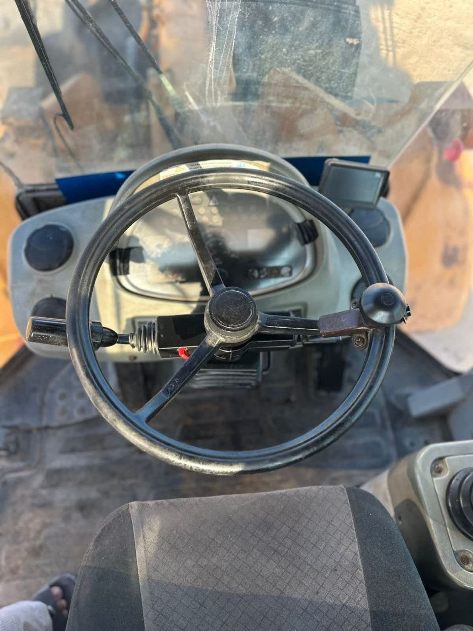 Wheel Loaders for Sale in Syria, Hyundai 760 Loader 2010 Model in Excellent Condition, Located in Idlib, Best Heavy Equipment Deals
