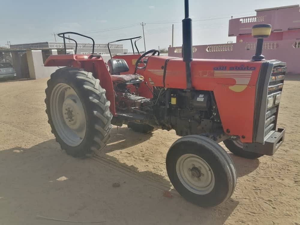 Massey Tractor for Sale in Syria, Massey 160 Tractor 2002 Model in Excellent Condition, Located in Aleppo, Best Agricultural Equipment Deals