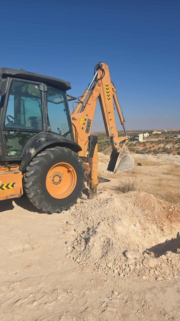 تركس كيس للبيع في سوريا، لودر كيس موديل 2006 بحالة ممتازة، تواجد إدلب، أسعار منافسة للمعدات الثقيلة