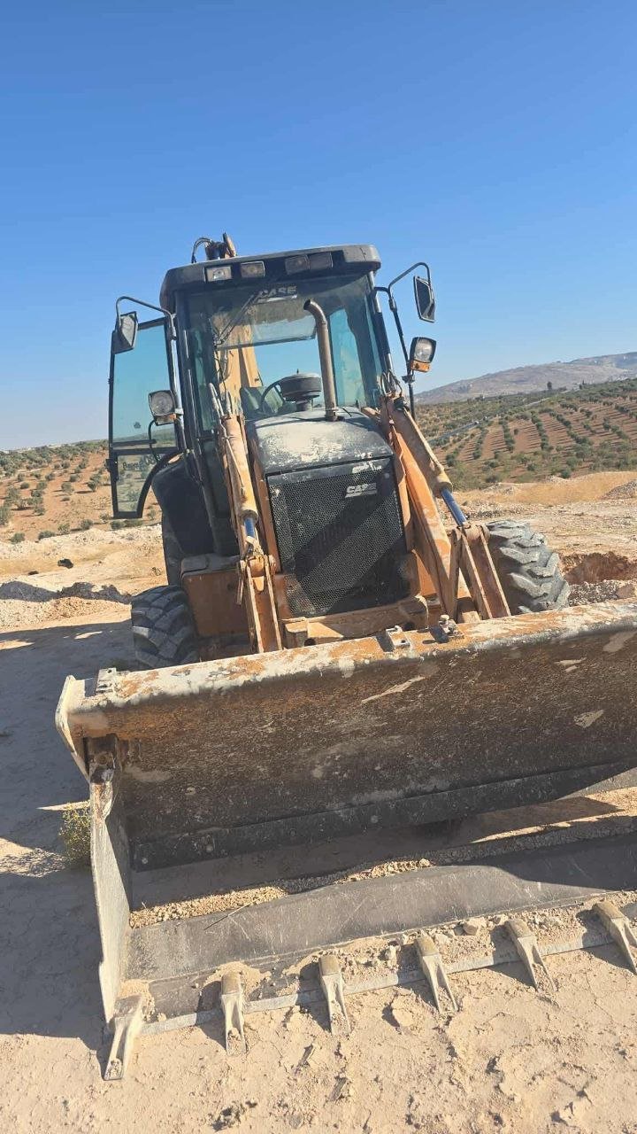 تركس كيس للبيع في سوريا، لودر كيس موديل 2006 بحالة ممتازة، تواجد إدلب، أسعار منافسة للمعدات الثقيلة