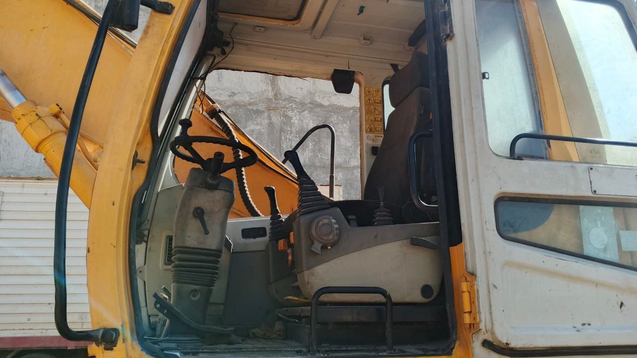 VOLVO 180 Excavator for Sale in Syria, 2006 Model, Located in Homs, Best Heavy Equipment Deals