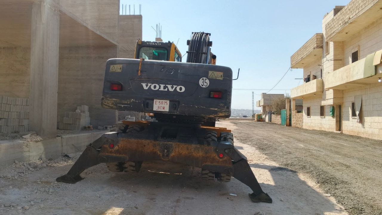 VOLVO 180 Excavator for Sale in Syria, 2006 Model, Located in Homs, Best Heavy Equipment Deals