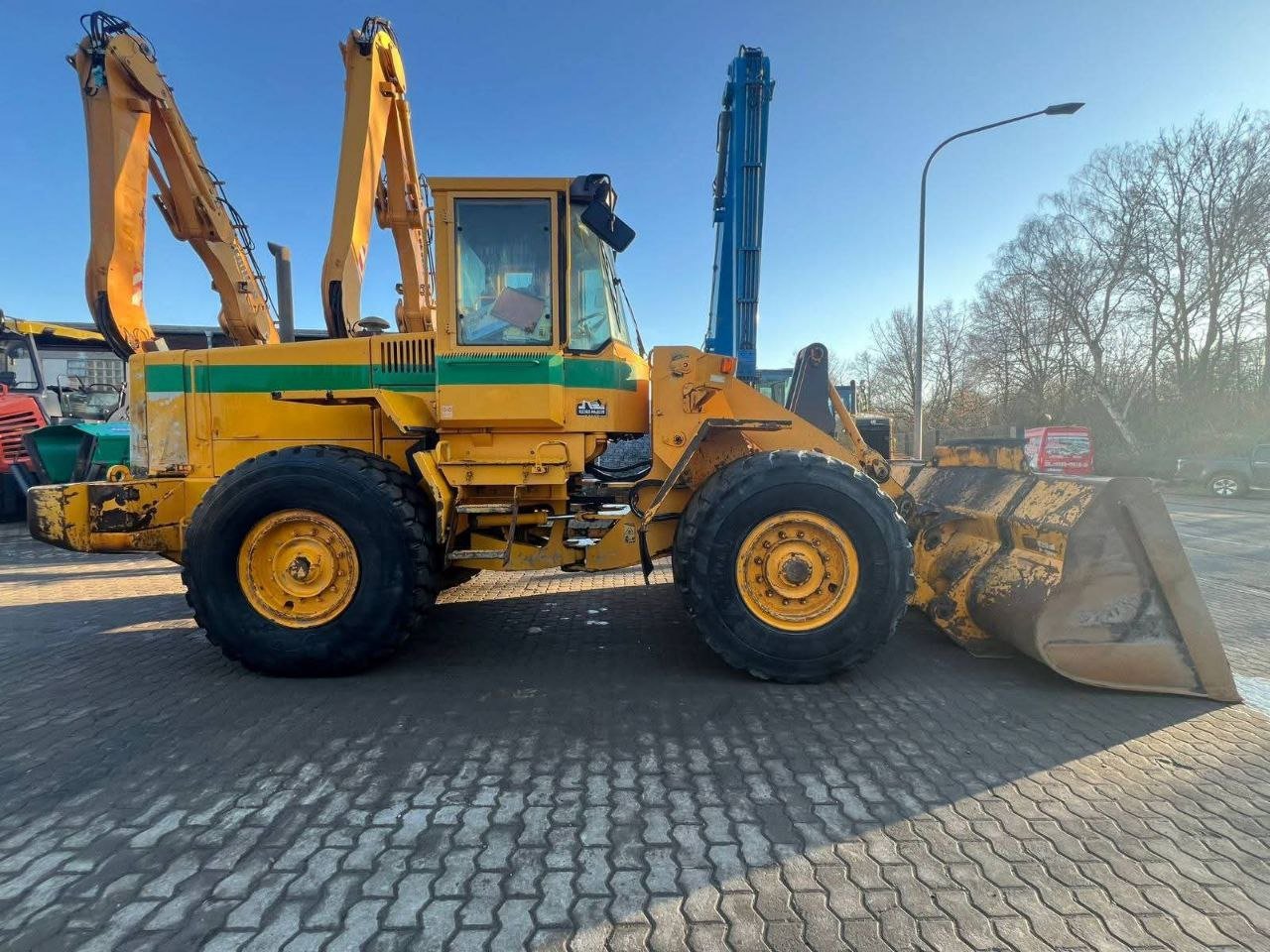 تركس فولفو للبيع في دمشق، لودر فولفو L90C موديل 1998 تواجد دمشق