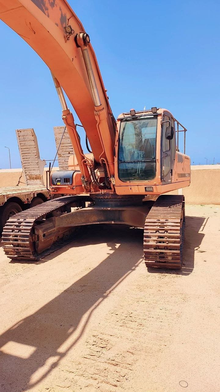 Doosan Excavator for Sale in Aleppo, Doosan 420 2012 Model Available in Aleppo