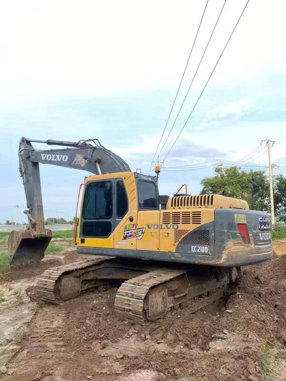 Volvo Excavator for Sale in Damascus , Volvo 210 Model 2017 Available in Damascus , Best Marketplace for Heavy Equipment in Syria