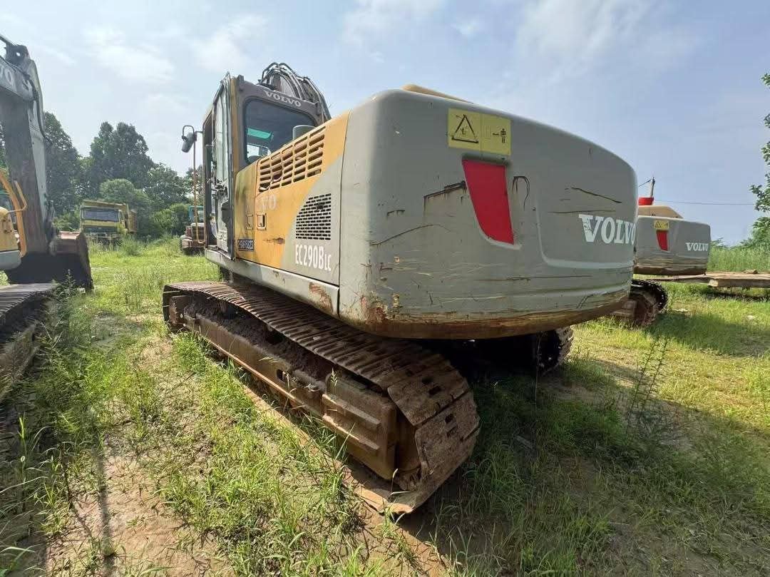 حفار فولفو للبيع في سوريا , باكر فولفو 290 , موديل 2015 , تواجد دمشق , سوق المعدات الثقيلة في سوريا