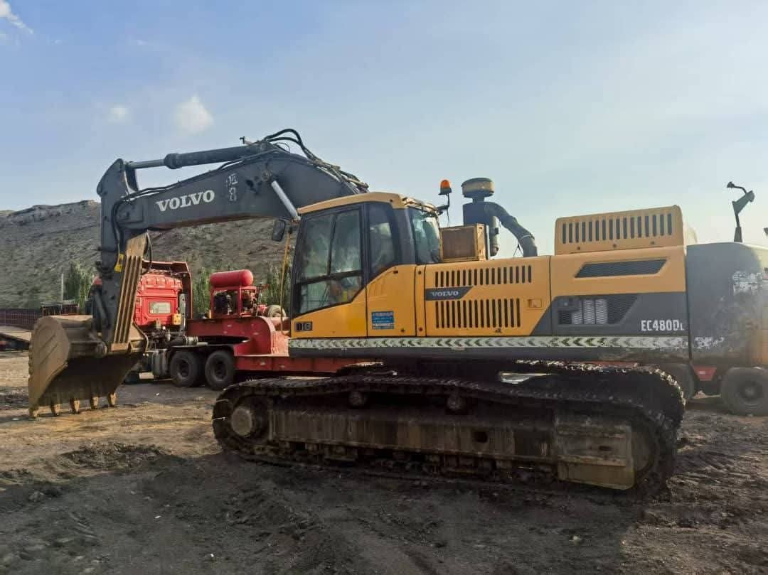 حفار فولفو للبيع في سوريا , باكر فولفو 480 , موديل 2012 , تواجد حمص , سوق المعدات الثقيلة في سوريا