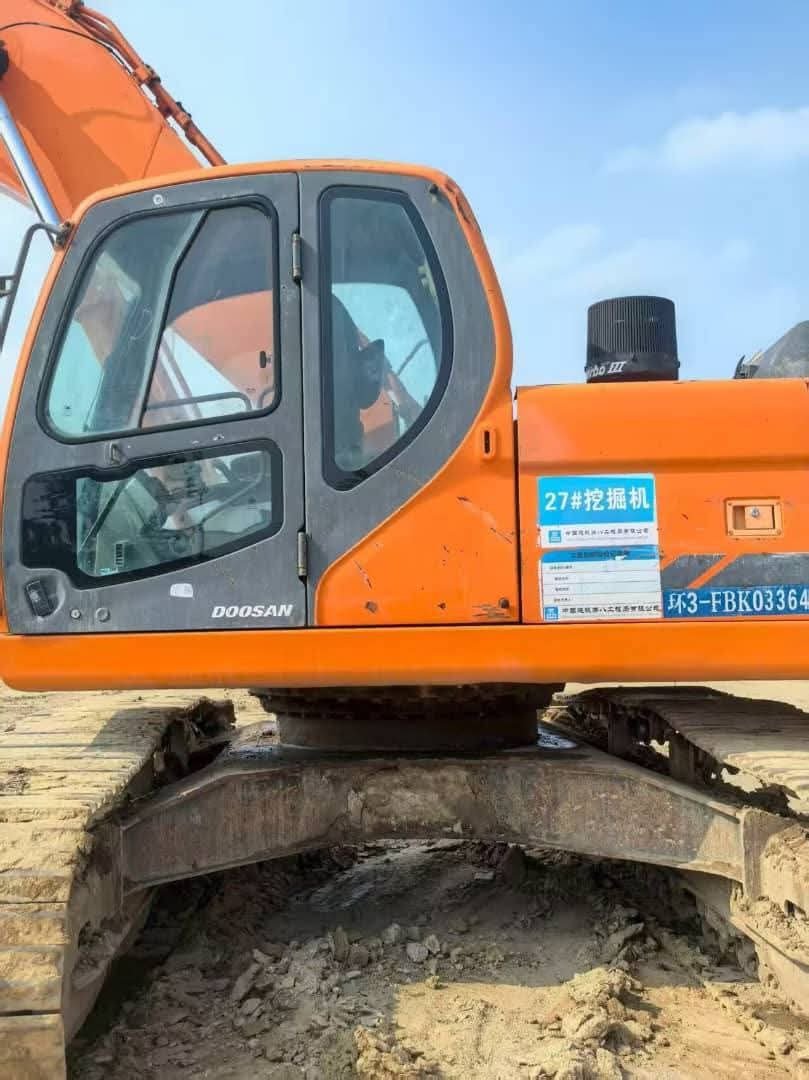 حفار دوسان للبيع في سوريا , باكر دوسان 300 , موديل 2013 , تواجد حمص , سوق المعدات الثقيلة في سوريا