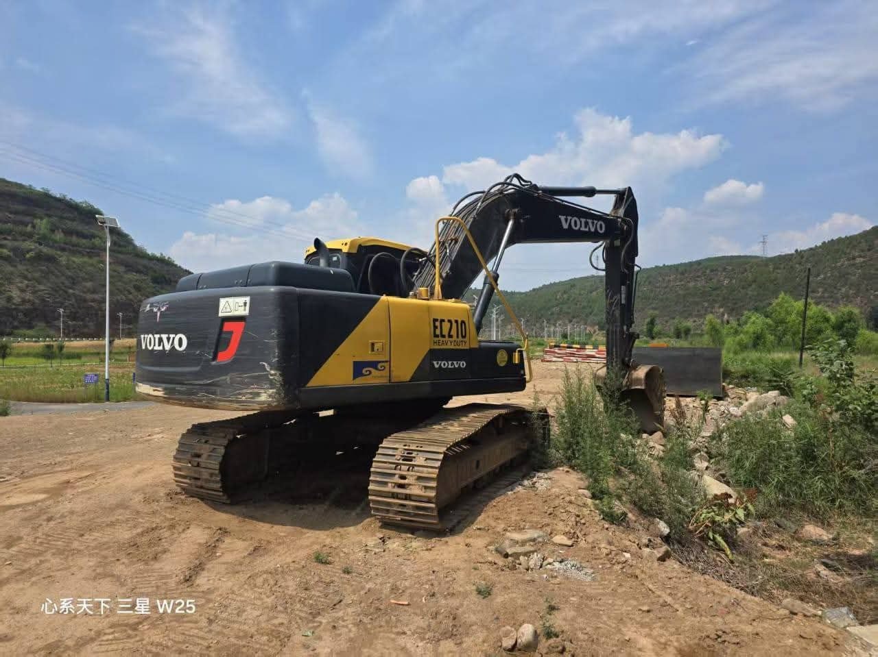 Volvo Excavator for Sale in Damascus , Volvo 210 Model 2013 Available in Damascus , Best Marketplace for Heavy Equipment in Syria