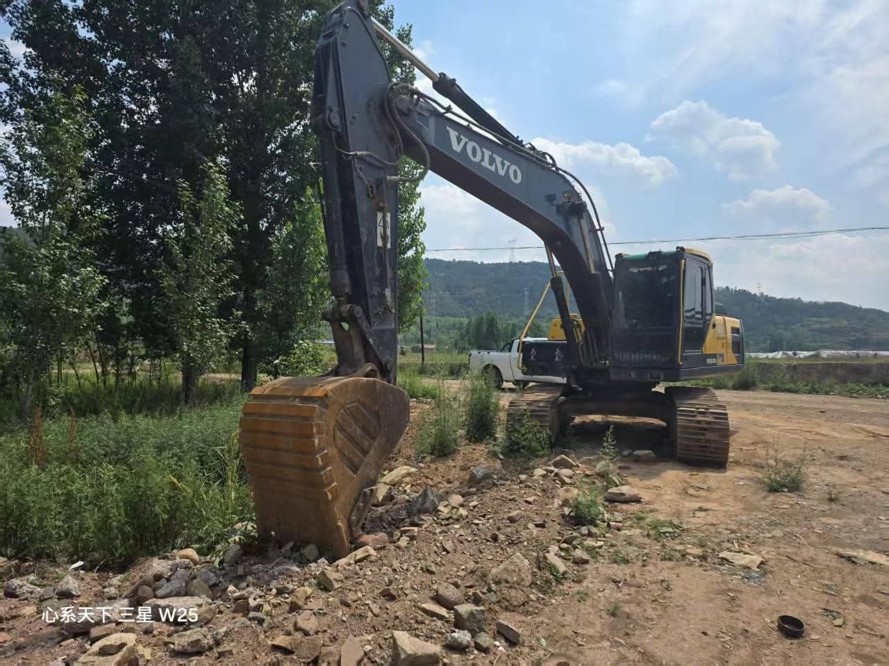 Volvo Excavator for Sale in Damascus , Volvo 210 Model 2013 Available in Damascus , Best Marketplace for Heavy Equipment in Syria