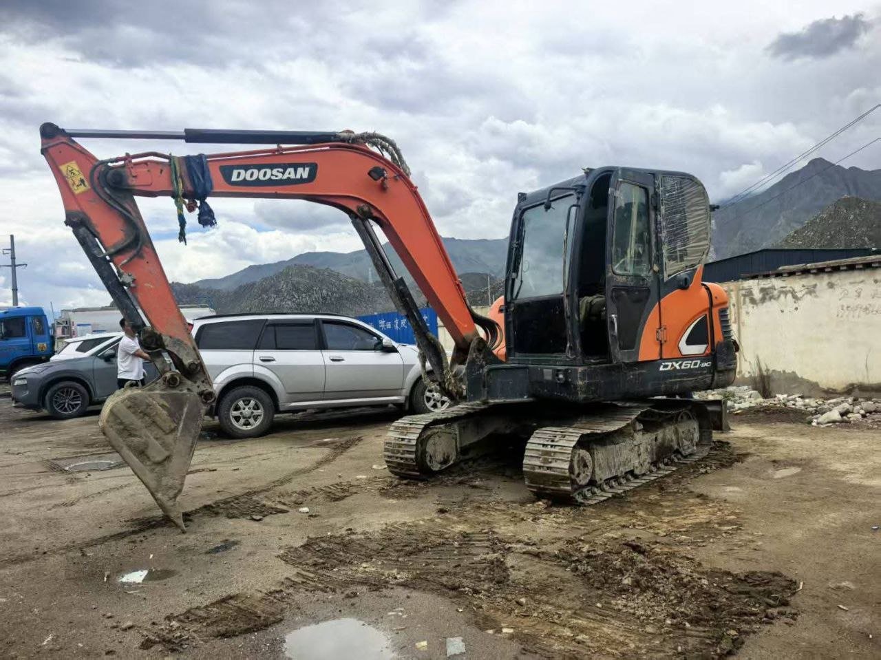 Doosan Excavator for Sale in Damascus , Doosan 60 Model 2016 Available in Damascus , Best Marketplace for Heavy Equipment in Syria
