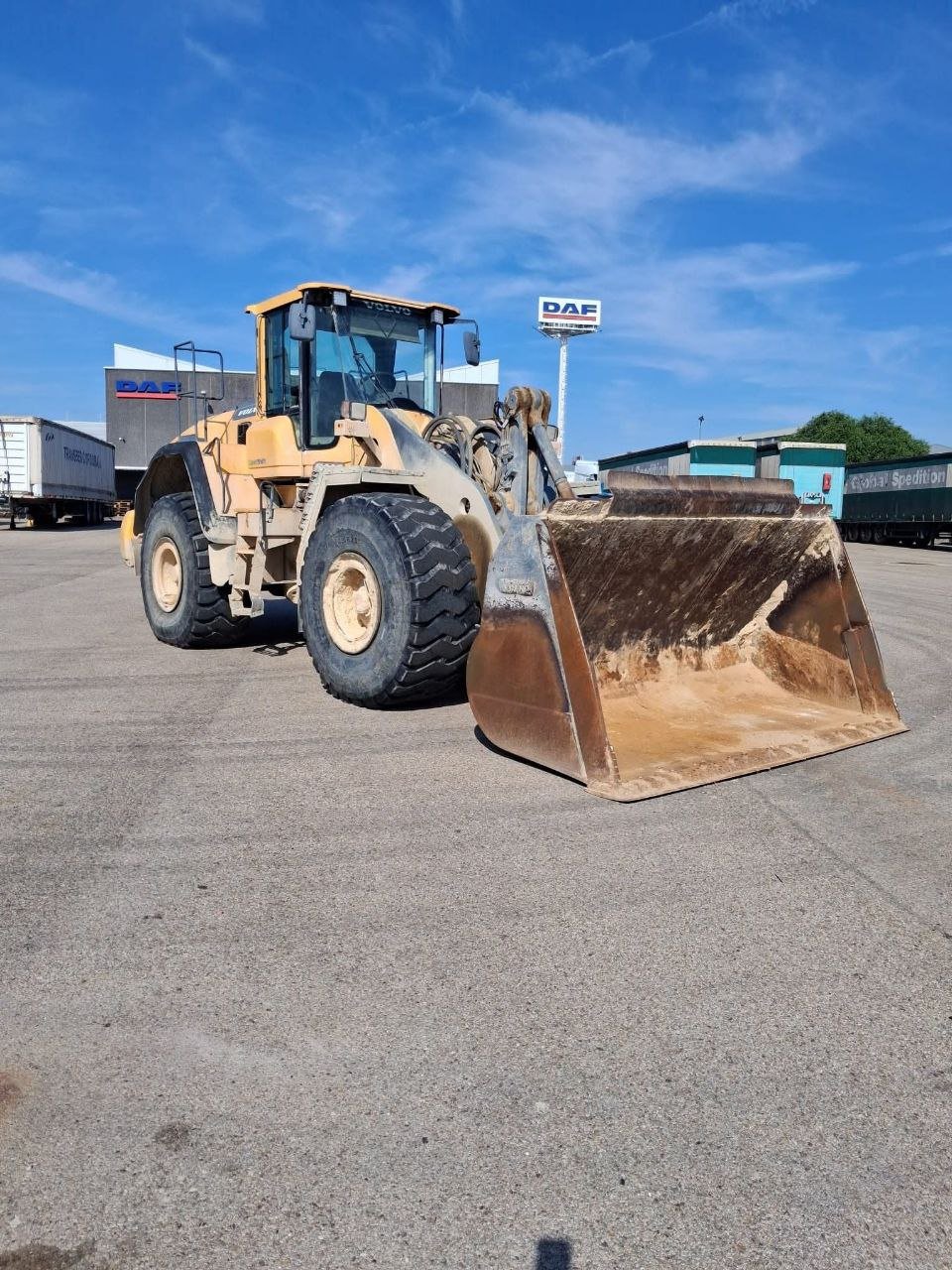 تركس فولفو للبيع في دمشق, لودر فولفو 120 موديل1995 تواجد دمشق, أفضل موقع لبيع المعدات الثقيلة في سوريا