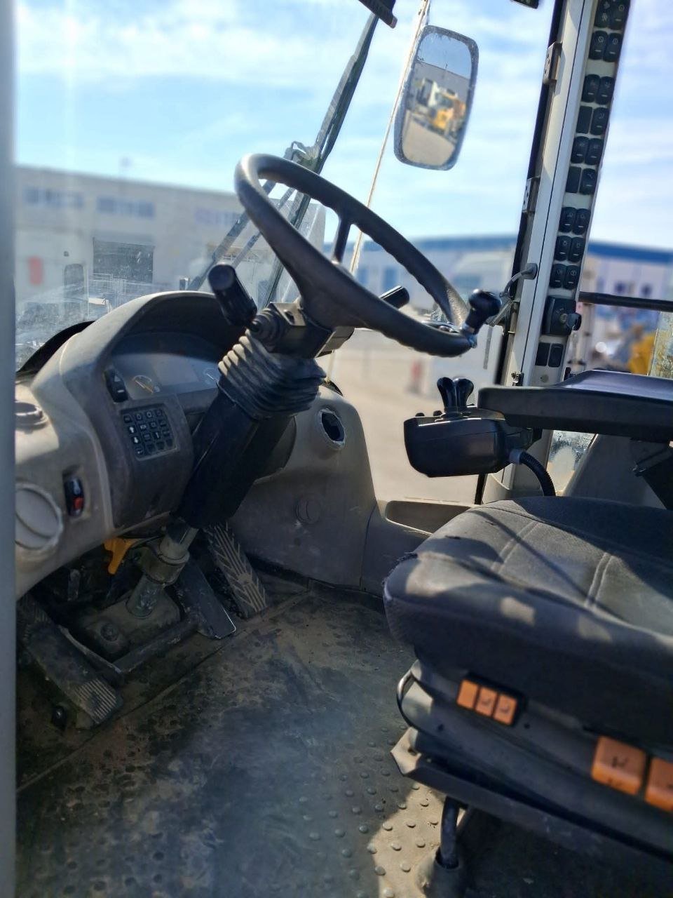 تركس فولفو للبيع في دمشق, لودر فولفو 120 موديل1995 تواجد دمشق, أفضل موقع لبيع المعدات الثقيلة في سوريا