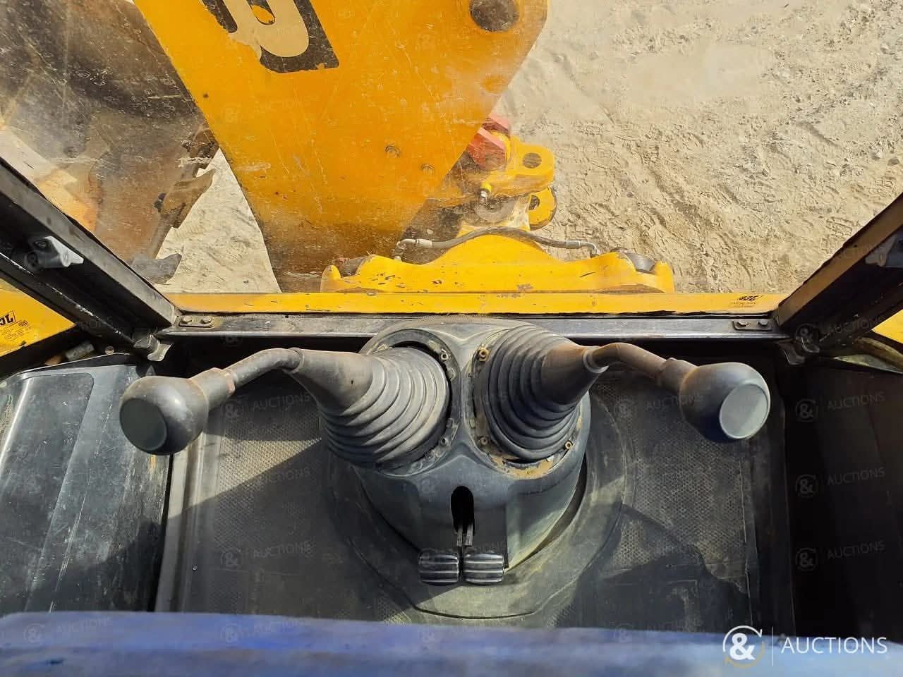 تركس جي سي بي للبيع في دمشق, لودر جي سي بي 3DX موديل2015 تواجد دمشق, أفضل موقع لبيع المعدات الثقيلة في سوريا