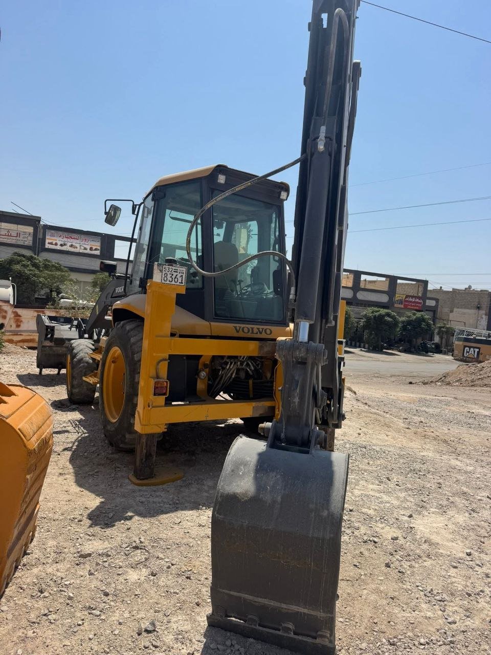 Volvo trucks for sale in Aleppo, Volvo 61 backer, 2007 model, located in Aleppo, the best site for selling heavy equipment in Syria