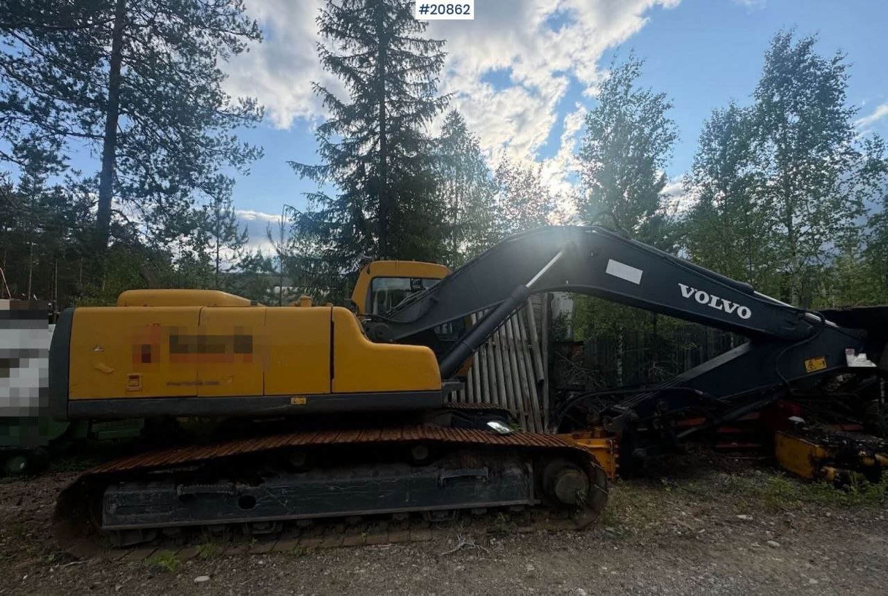 Volvo excavator for sale in Homs, Volvo 120 backer, 2002 model, located in Homs, the best site for selling heavy equipment in Syria.
