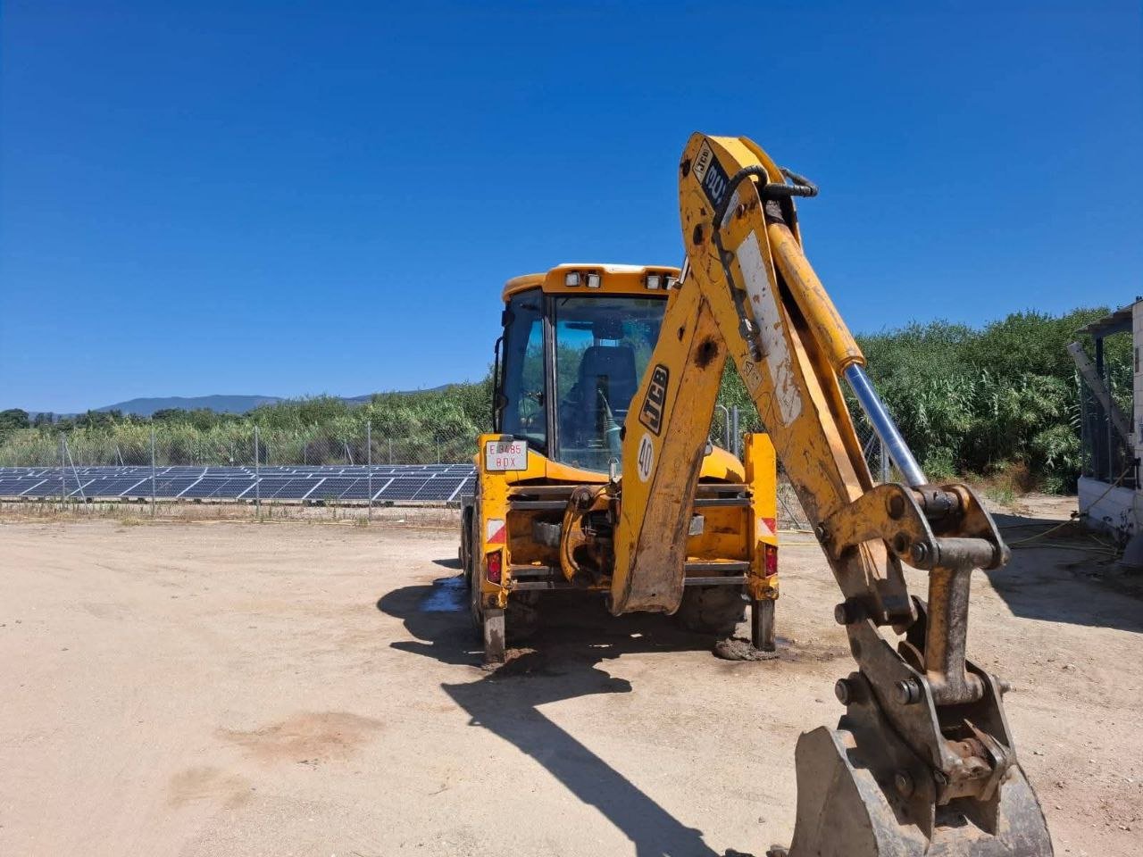 تركس وحفار جي سي بي للبيع في دمشق , تركس + حفار JCB 120 موديل 2010 تواجد دمشق , أفضل موقع لبيع المعدات الثقيلة في سوريا