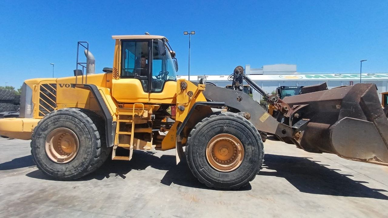 تركس فولفو للبيع في حلب , لودر فولفو 190 موديل 1995 تواجد حلب , أفضل موقع لبيع المعدات الثقيلة في سوريا