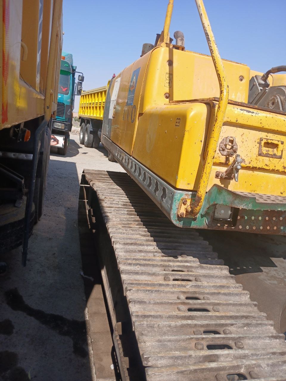 حفار للبيع في سوريا, باكر فولفو مديل 2005 توريد الكويت تواجد ديرالزور, يوجد توصيل لجميع محافظات سوريا