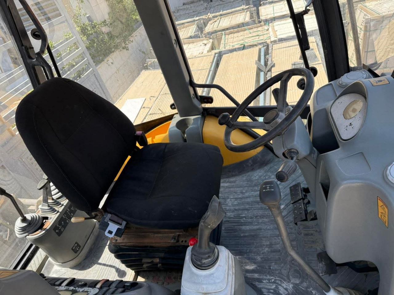 تركسات للبيع في سوريا, لودر فولفو BL71 مديل 2009 تواجد دمشق, أفضل موقع لبيع المعدات الثقيلة في سوريا